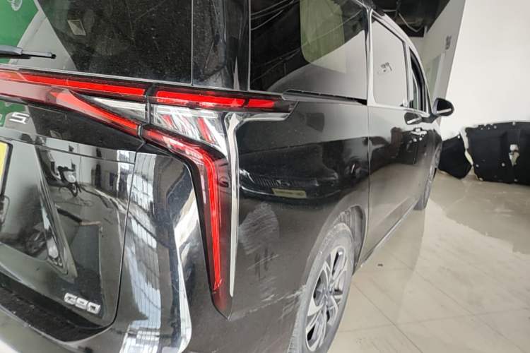 Used SAIC MAXUS G90 2023 2.0T Galaxy Seven-Seater Edition Right Rear Taillight