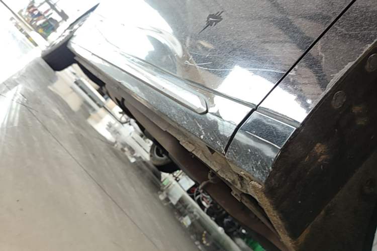 Used SAIC MAXUS G90 2023 2.0T Galaxy Seven-Seater Edition Right Side Sill