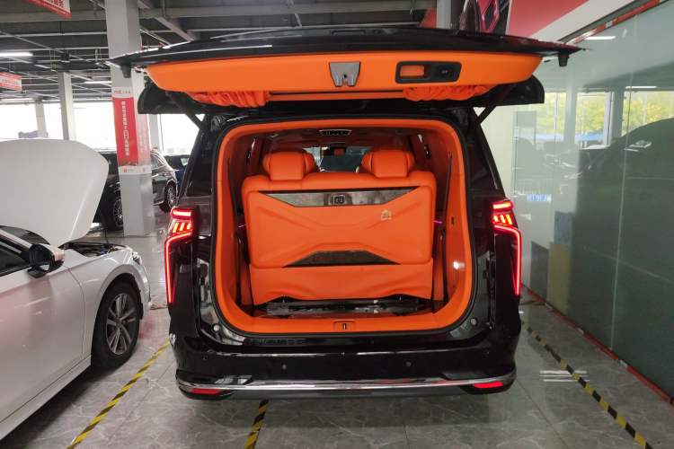Used SAIC MAXUS G90 2023 2.0T Starry Seven-Seater Trunk