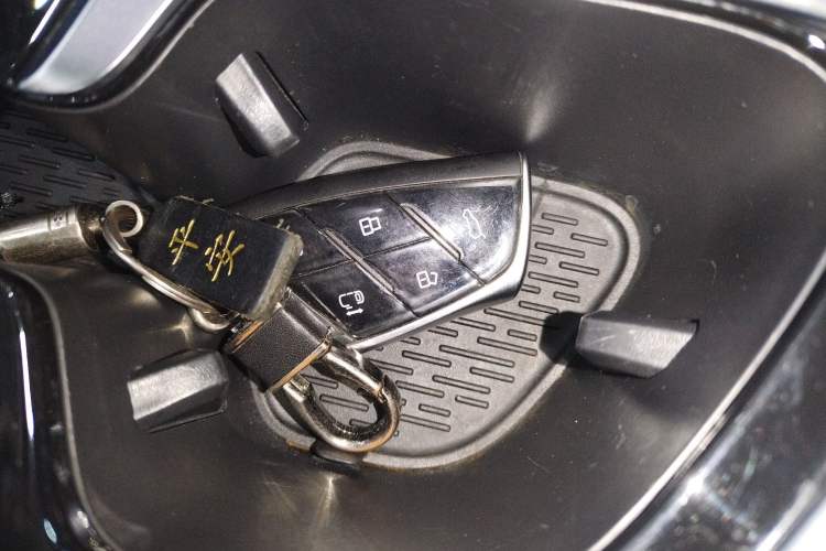 Used SAIC MAXUS G90 2023 2.0T Interstellar Six-Seater Version Vehicle Key