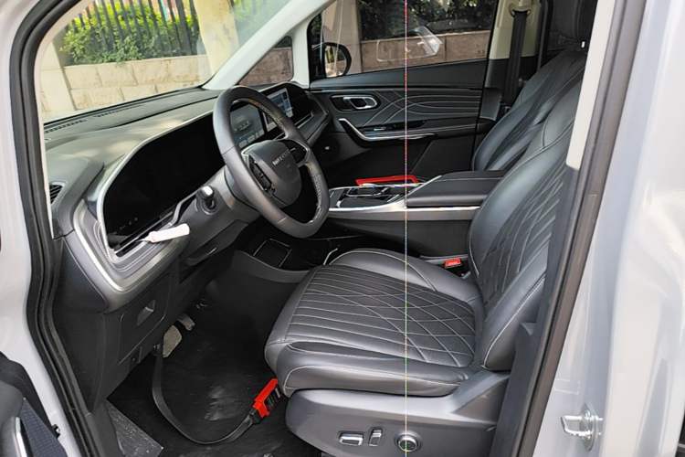 Used SAIC MAXUS G90 2023 2.0T Interstellar Flagship Edition Left Front Seat