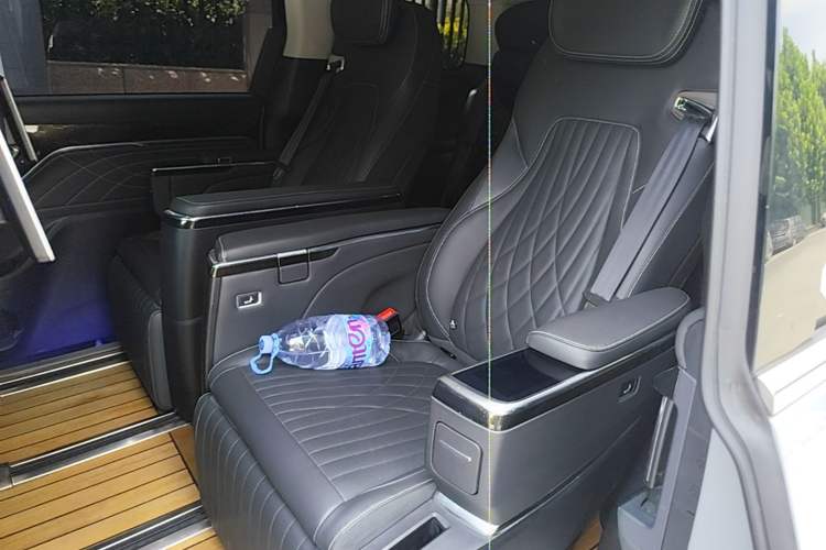 Used SAIC MAXUS G90 2023 2.0T Interstellar Flagship Edition Left Rear Seat
