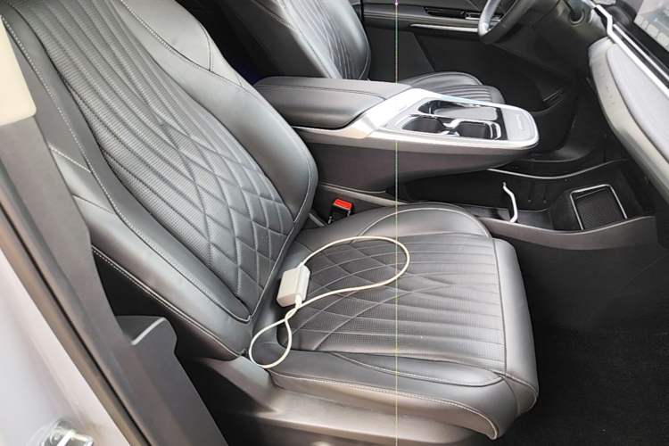 Used SAIC MAXUS G90 2023 2.0T Interstellar Flagship Edition Right Front Seat