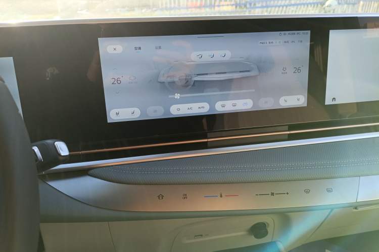 Used SAIC MAXUS G90 2023 2.0T Interstellar Six-Seater Version Audio And AC Panel