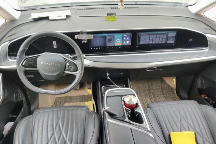 Used SAIC MAXUS G90 2023 2.0T Starry Seven-Seater Center Console