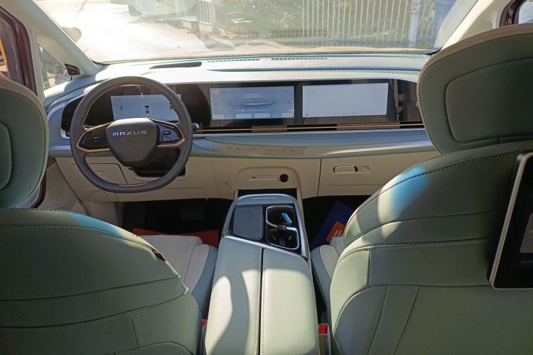 Used SAIC MAXUS G90 2023 2.0T Interstellar Six-Seater Version Center Console