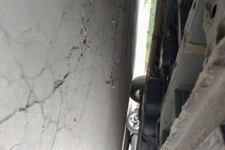 Used SAIC MAXUS G90 2023 2.0T Starry Seven-Seater Chassis Front Left