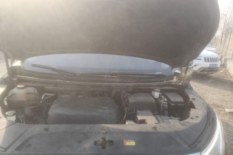 Used SAIC MAXUS G90 2023 2.0T Galaxy Seven-Seater Edition Engine Bay
