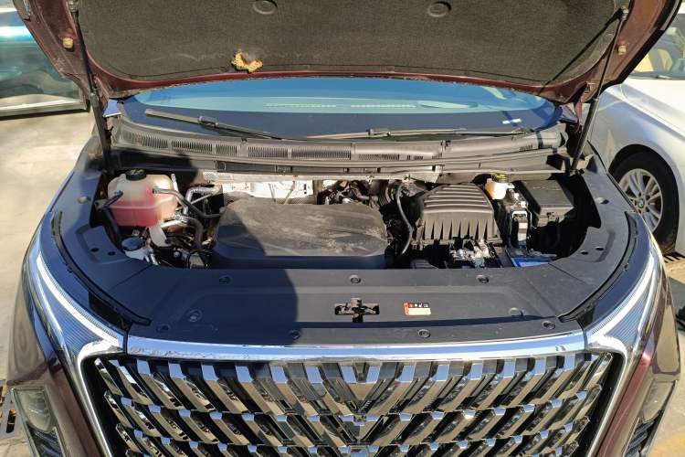 Used SAIC MAXUS G90 2023 2.0T Interstellar Six-Seater Version Engine Bay