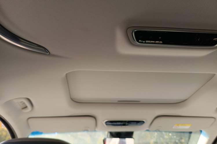 Used SAIC MAXUS G90 2023 2.0T Interstellar Six-Seater Version Headliner