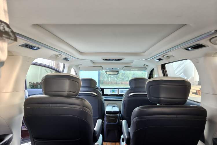 Used SAIC MAXUS G90 2023 2.0T Xingyun 7-Seater Version Interior 12