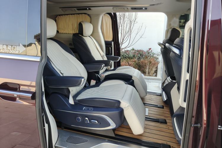 Used SAIC MAXUS G90 2023 2.0T Xingyun 7-Seater Version Interior 13