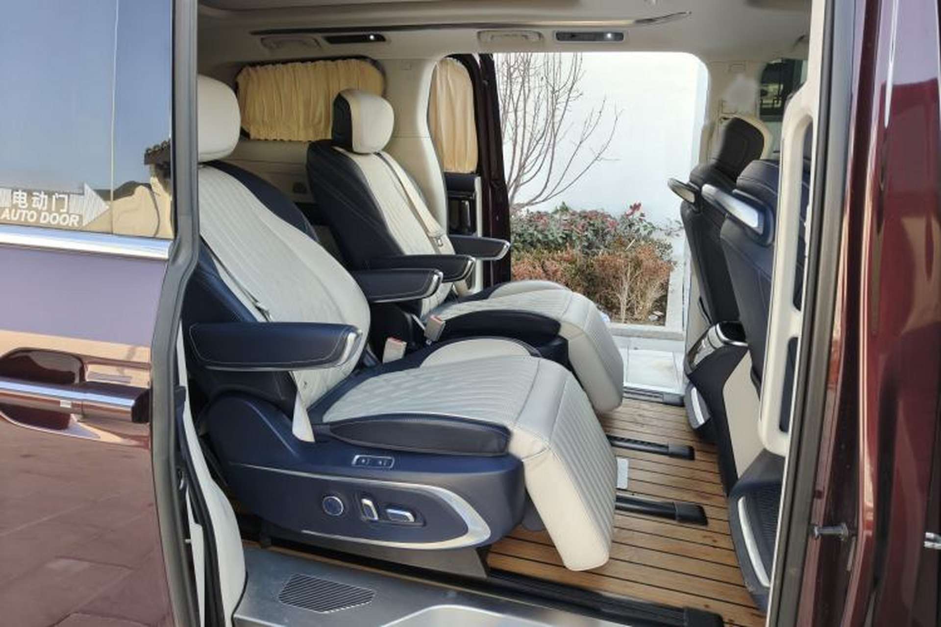 Used SAIC MAXUS G90 2023 2.0T Xingyun 7-Seater Version Interior 13