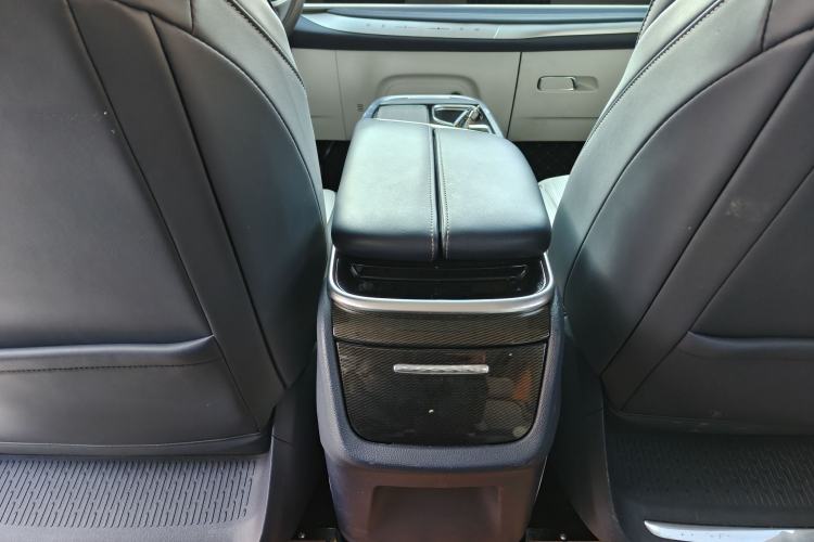 Used SAIC MAXUS G90 2023 2.0T Xingyun 7-Seater Version Interior 14