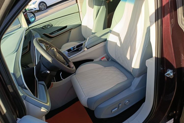 Used SAIC MAXUS G90 2023 2.0T Interstellar Six-Seater Version Left Front Seat