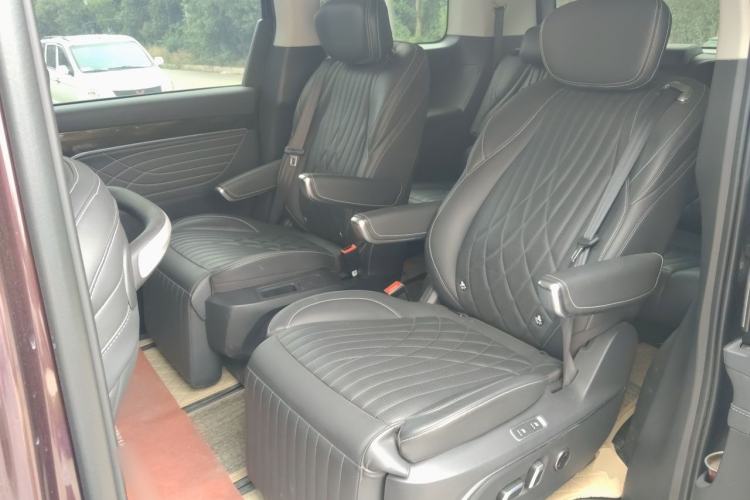 Used SAIC MAXUS G90 2023 2.0T Starry Seven-Seater Left Rear Seat
