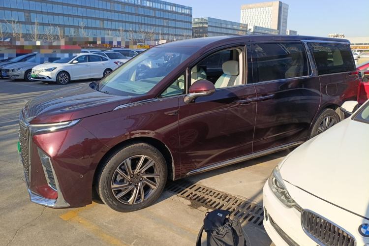 Used SAIC MAXUS G90 2023 2.0T Interstellar Six-Seater Version Left Side