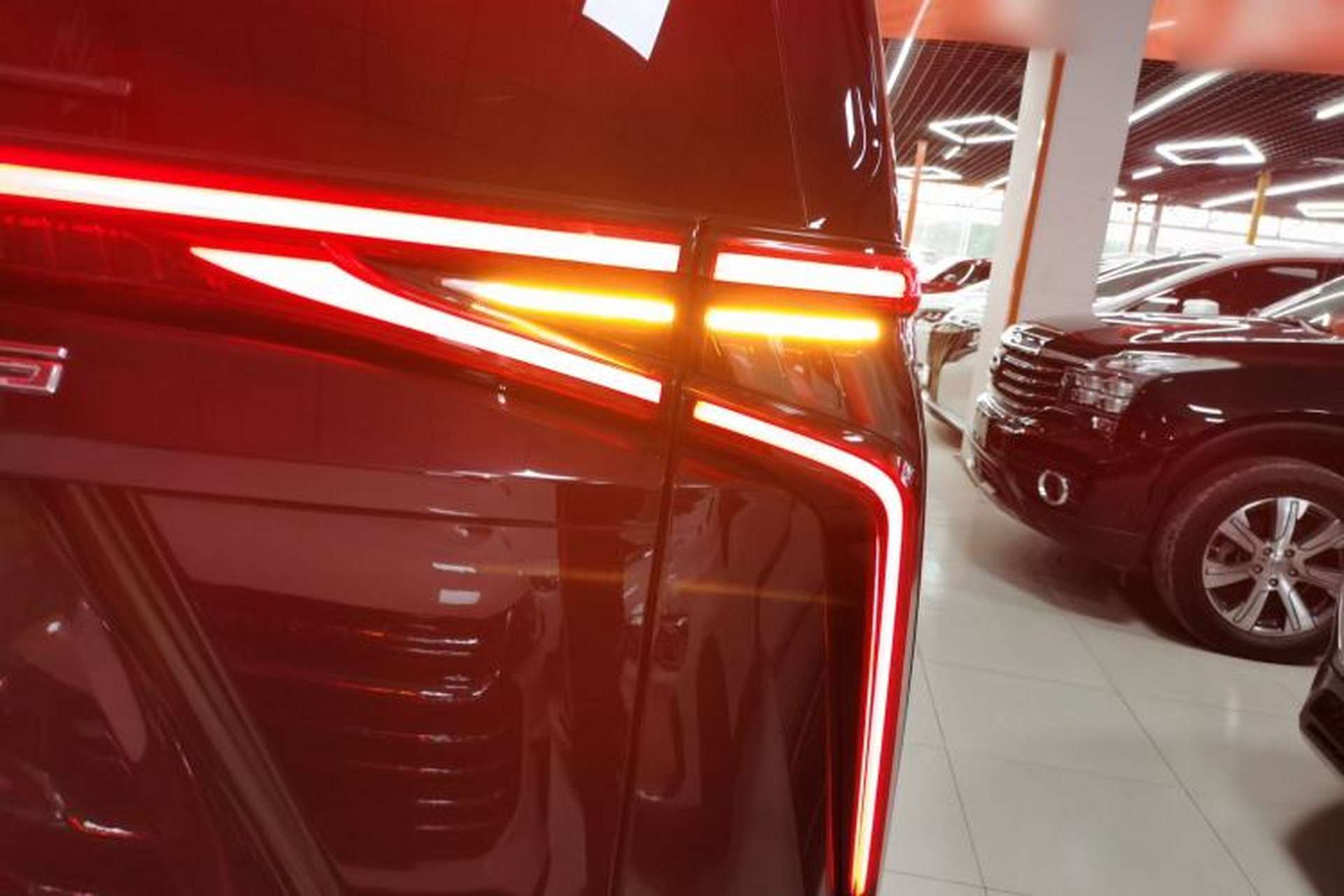 Used SAIC MAXUS G90 2023 2.0T Xingyun 7-Seater Version Right Rear Taillight