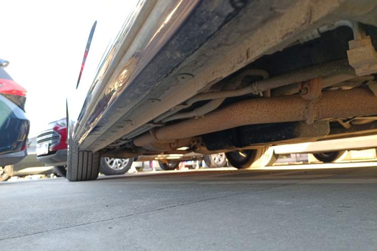 Used SAIC MAXUS G90 2023 2.0T Interstellar Six-Seater Version Right Side Sill