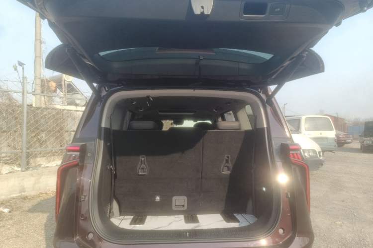 Used SAIC MAXUS G90 2023 2.0T Galaxy Seven-Seater Edition Trunk