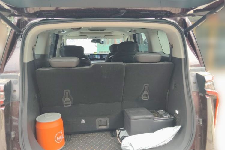 Used SAIC MAXUS G90 2023 2.0T Starry Seven-Seater Trunk