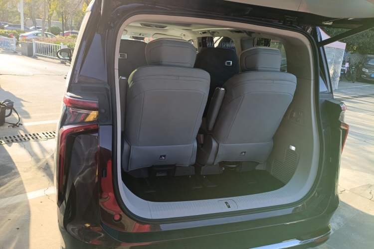 Used SAIC MAXUS G90 2023 2.0T Interstellar Six-Seater Version Trunk