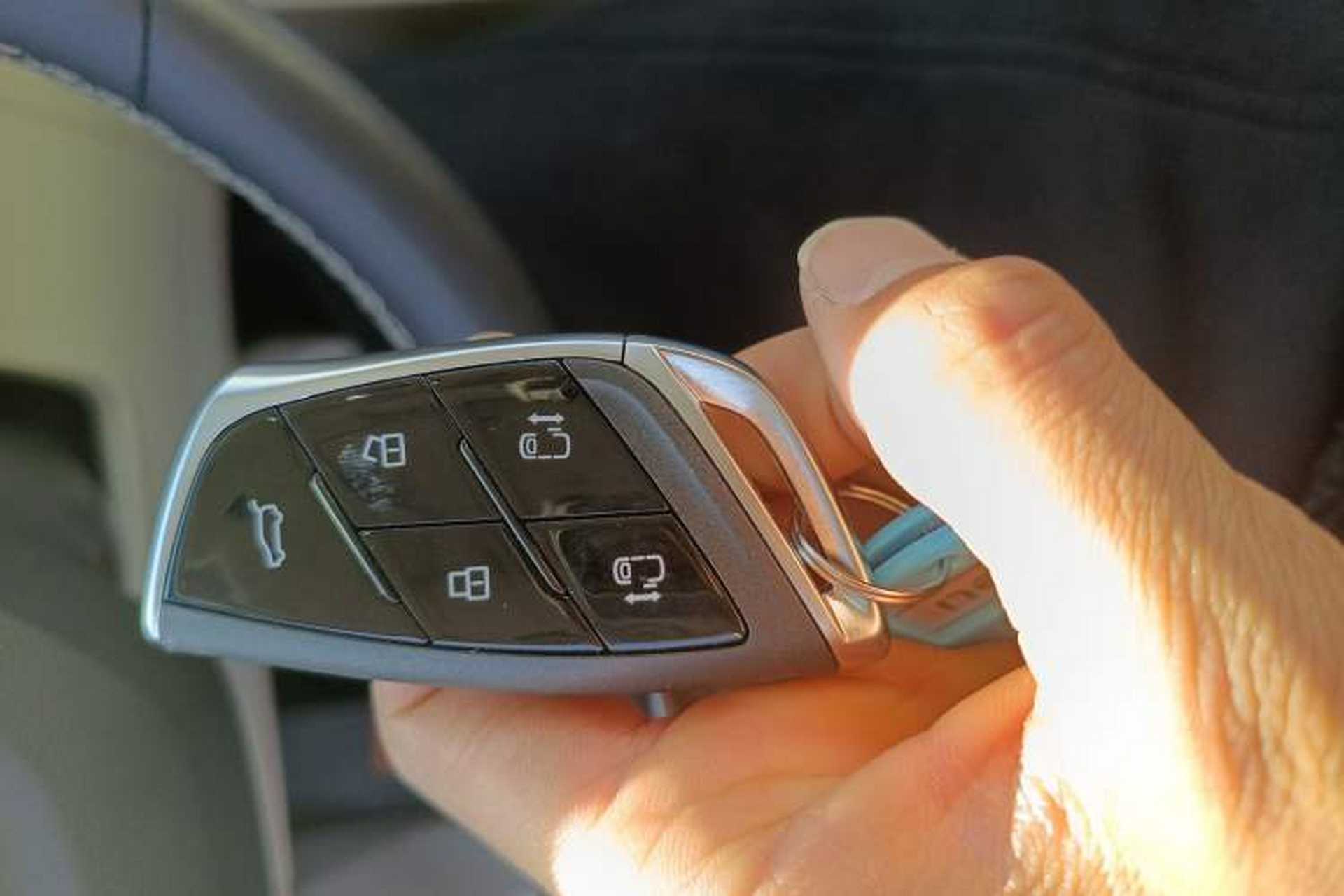 Used SAIC MAXUS G90 2023 2.0T Interstellar Six-Seater Version Vehicle Key