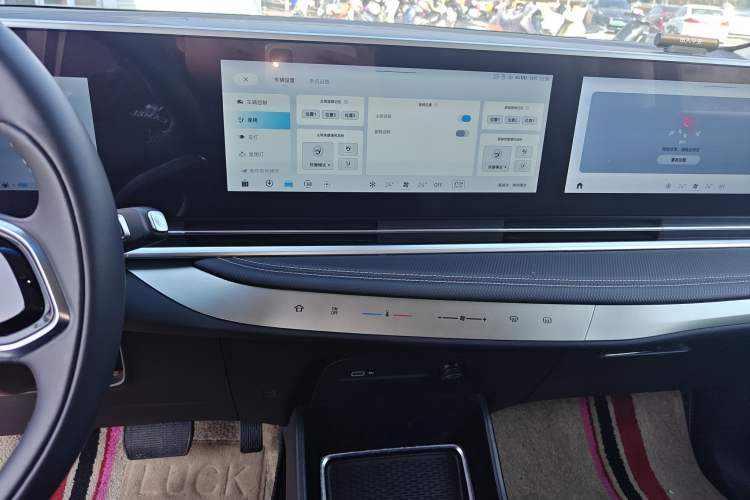 Used SAIC MAXUS G90 2023 2.0T Xingyun 7-Seater Version Audio And AC Panel