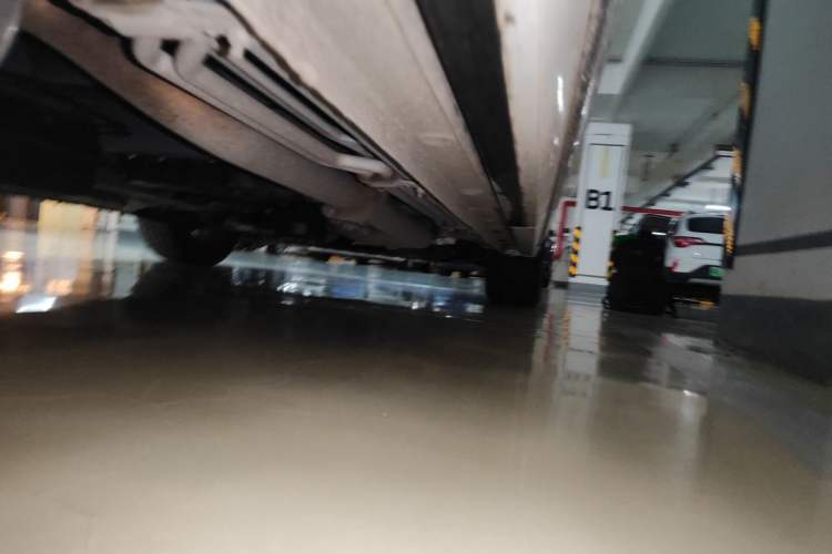 Used SAIC MAXUS G90 2023 2.0T Xingyun 7-Seater Version Chassis Rear Right