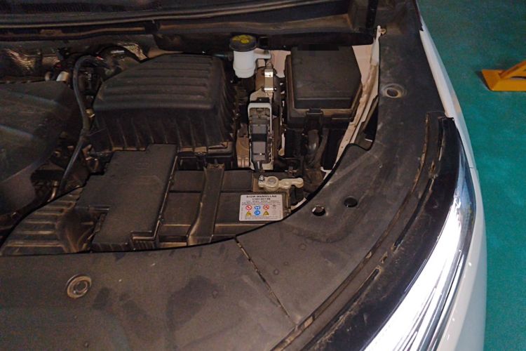 Used SAIC MAXUS G90 2023 2.0T Xingyun 7-Seater Version Engine Bay Left