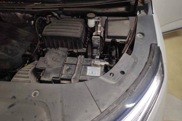 Used SAIC MAXUS G90 2023 2.0T Xingyun 7-Seater Version Engine Bay Left