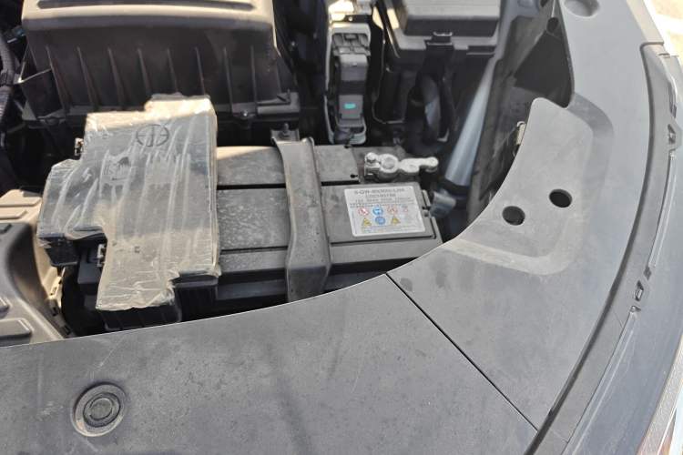 Used SAIC MAXUS G90 2023 2.0T Xingyun 7-Seater Version Engine Bay Left