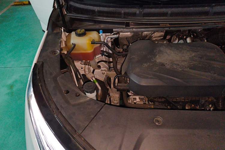 Used SAIC MAXUS G90 2023 2.0T Xingyun 7-Seater Version Engine Bay Right