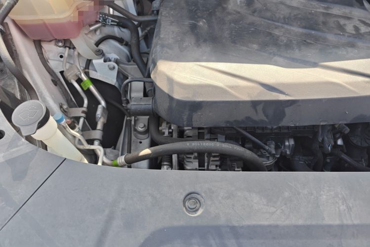 Used SAIC MAXUS G90 2023 2.0T Xingyun 7-Seater Version Engine Bay Right