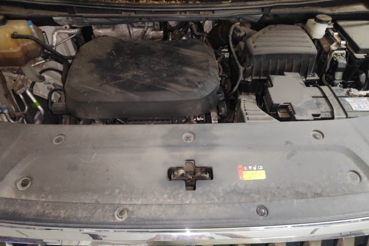 Used SAIC MAXUS G90 2023 2.0T Xingyun 7-Seater Version Engine Bay