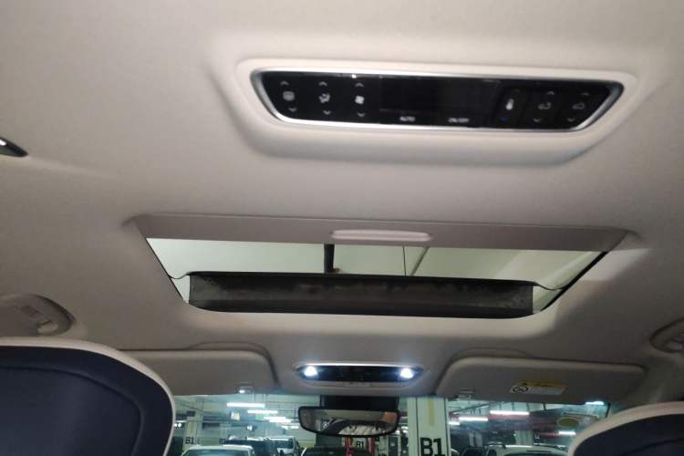 Used SAIC MAXUS G90 2023 2.0T Xingyun 7-Seater Version Headliner