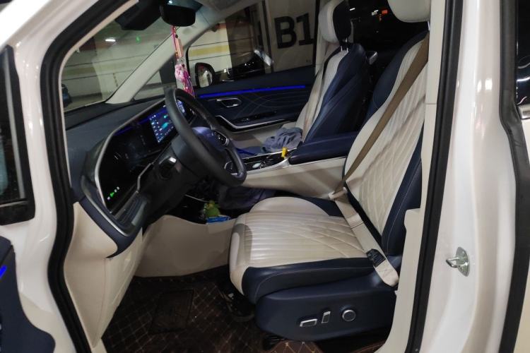 Used SAIC MAXUS G90 2023 2.0T Xingyun 7-Seater Version Left Front Seat