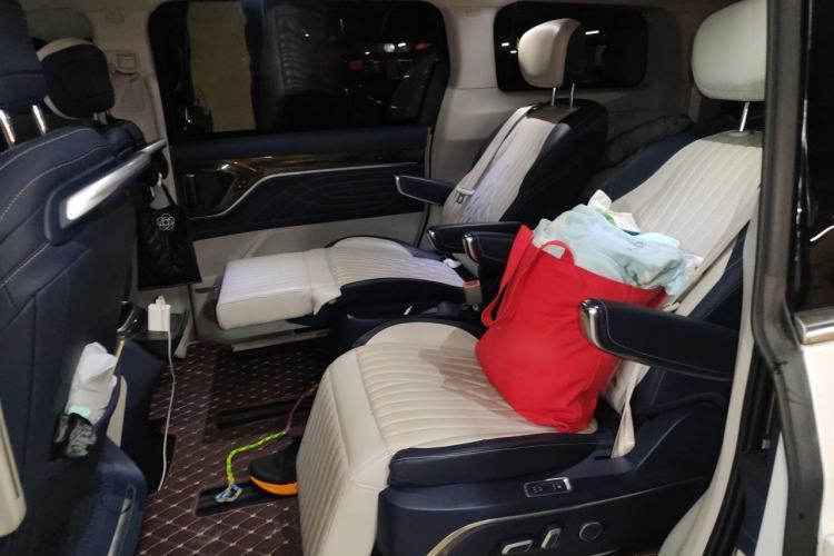 Used SAIC MAXUS G90 2023 2.0T Xingyun 7-Seater Version Left Rear Seat