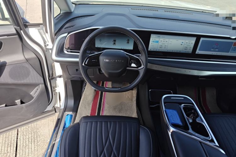 Used SAIC MAXUS G90 2023 2.0T Xingyun 7-Seater Version Steering Wheel