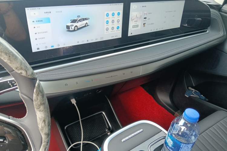 Used SAIC MAXUS G90 2024 2.0T Starlight Seven-Seater Audio And AC Panel