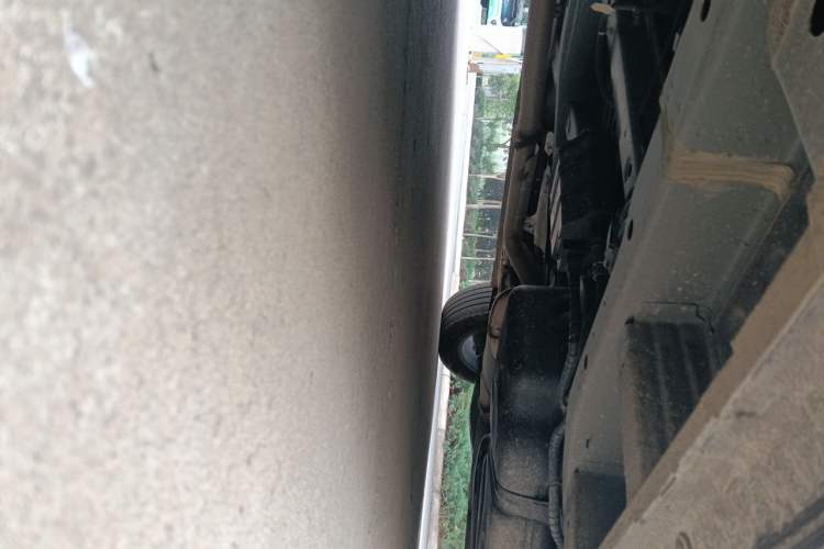 Used SAIC MAXUS G90 2024 2.0T Starlight Seven-Seater Chassis Front Left