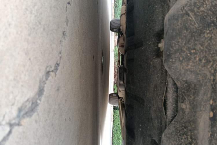 Used SAIC MAXUS G90 2024 2.0T Starlight Seven-Seater Chassis Front