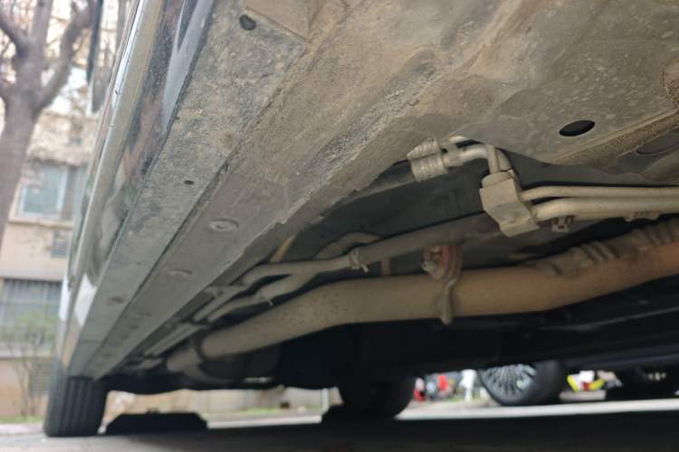 Used SAIC MAXUS G90 2024 2.0T Xingyun Seven-Seater Version Chassis Front Right