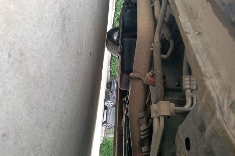 Used SAIC MAXUS G90 2024 2.0T Starlight Seven-Seater Chassis Front Right