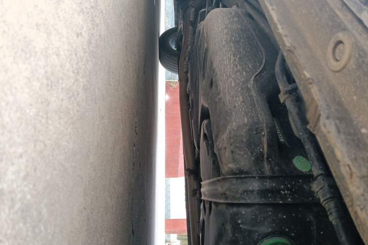 Used SAIC MAXUS G90 2024 2.0T Starlight Seven-Seater Chassis Rear Left