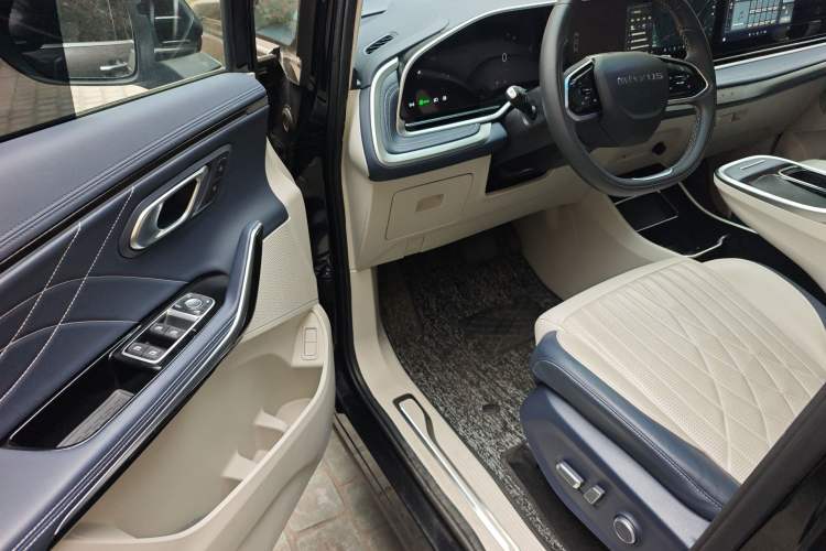 Used SAIC MAXUS G90 2024 2.0T Xingyun Seven-Seater Version Driver Seat
