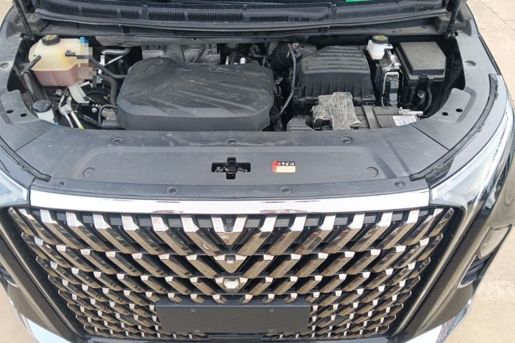 Used SAIC MAXUS G90 2024 2.0T Starlight Seven-Seater Engine Bay