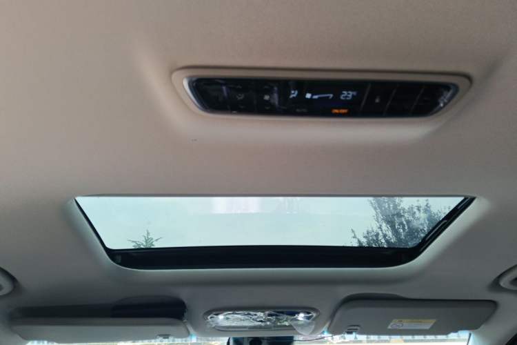 Used SAIC MAXUS G90 2024 2.0T Starlight Seven-Seater Headliner