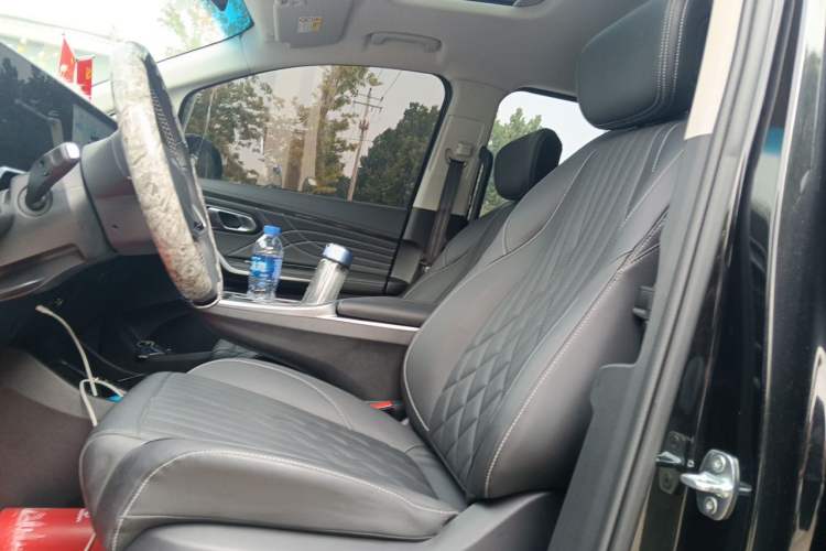 Used SAIC MAXUS G90 2024 2.0T Starlight Seven-Seater Left Front Seat