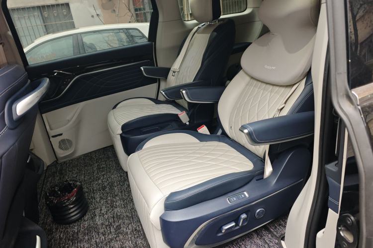 Used SAIC MAXUS G90 2024 2.0T Xingyun Seven-Seater Version Left Rear Seat